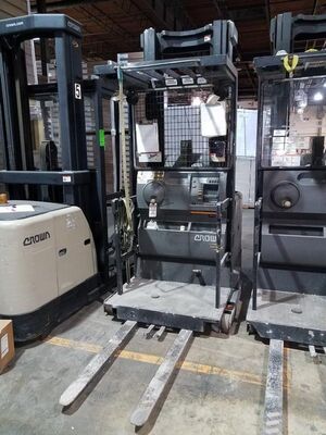 CROWN SP3420-30 STAND-UP ELECTRIC ORDER PICKER LIFT TRUCK | Levy Recovery Group